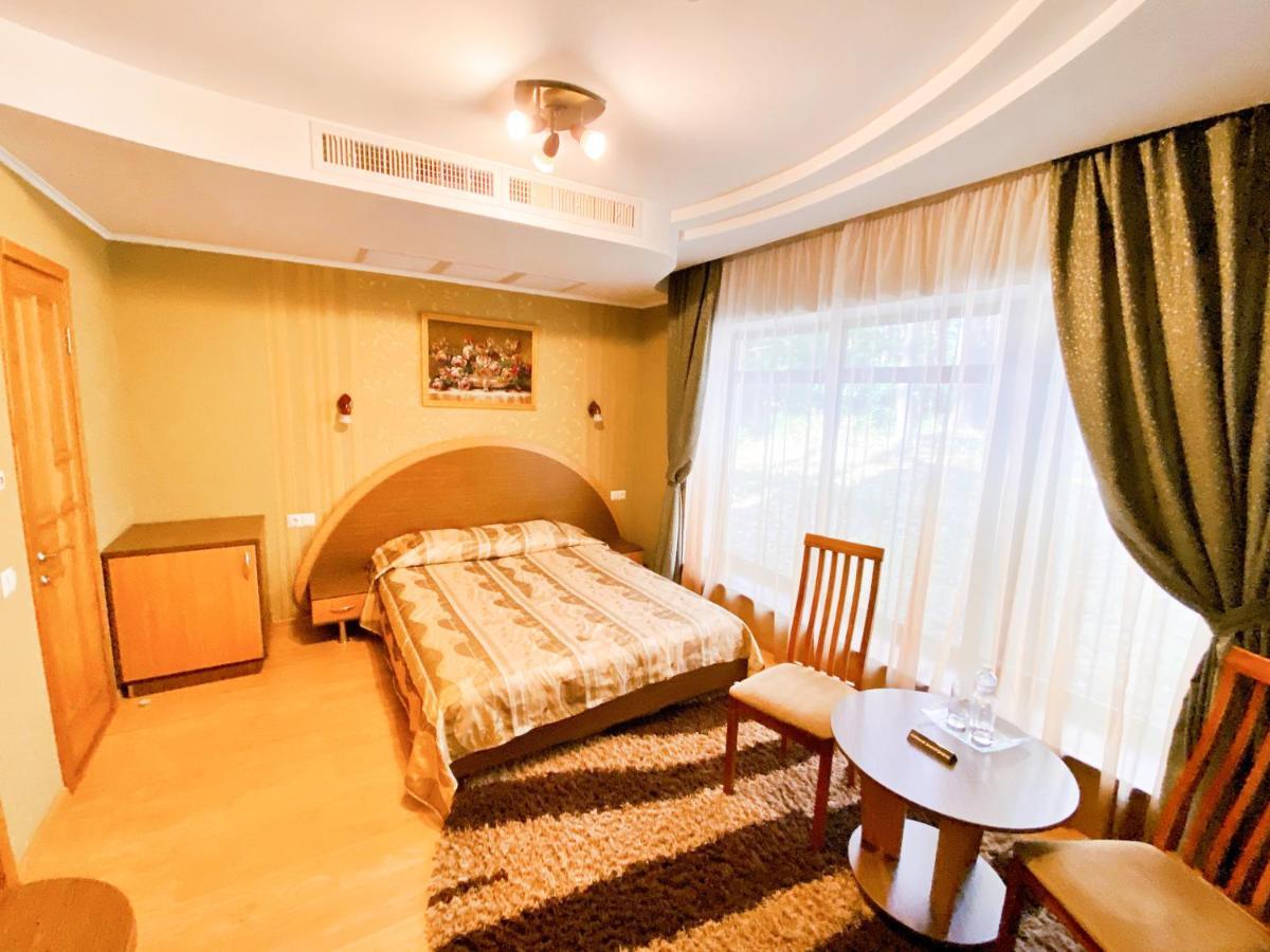 Hotel Complex Mukhomor Poltava Esterno foto