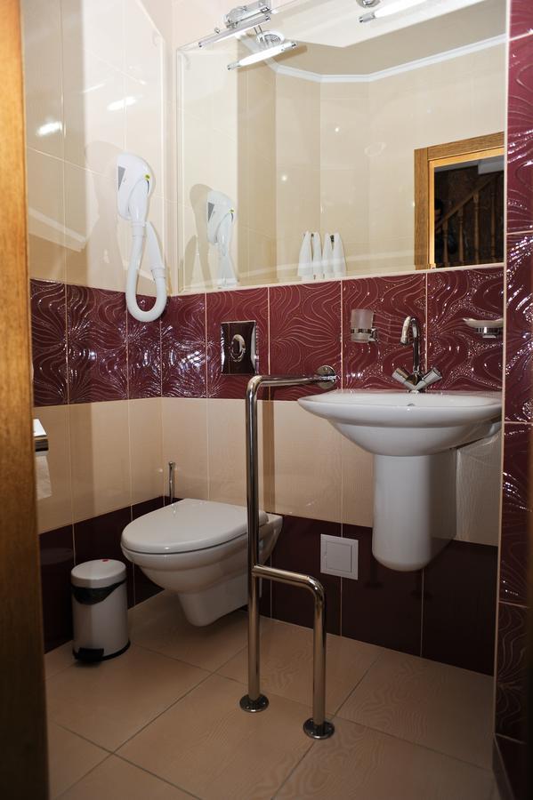 Hotel Complex Mukhomor Poltava Esterno foto